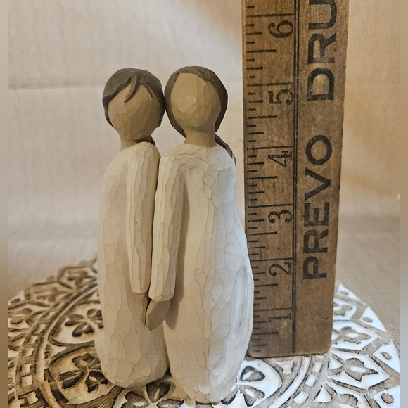 Willow Tree figurine TWO ALIKE 2004 Susan Lordi Twin Girls Sisters Best Friends - Picture 6 of 9